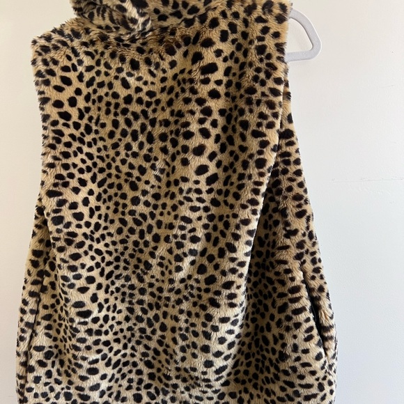 Faux Fur Vest -Tulle Brand - Picture 2 of 3